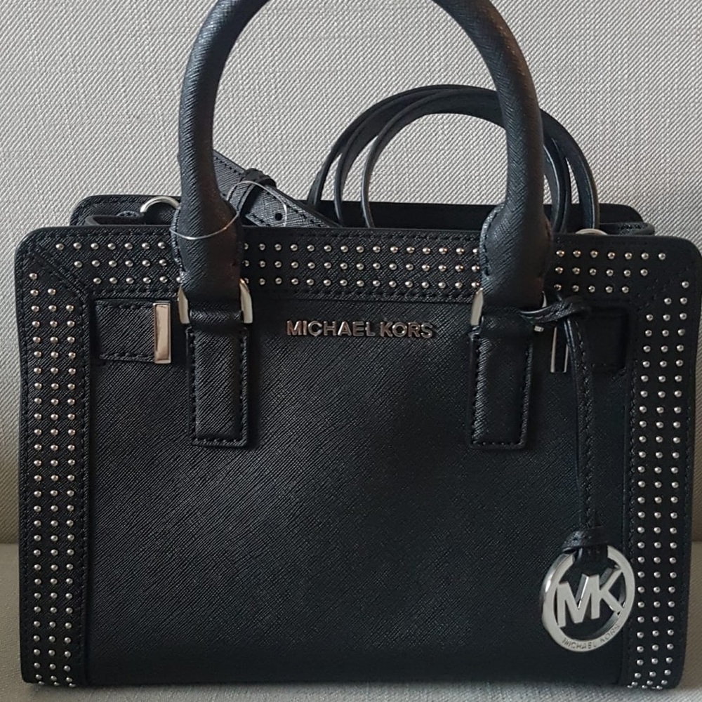 AUTHENTIC MICHAEL KORS SAFFIANO BLACK HAND BAG